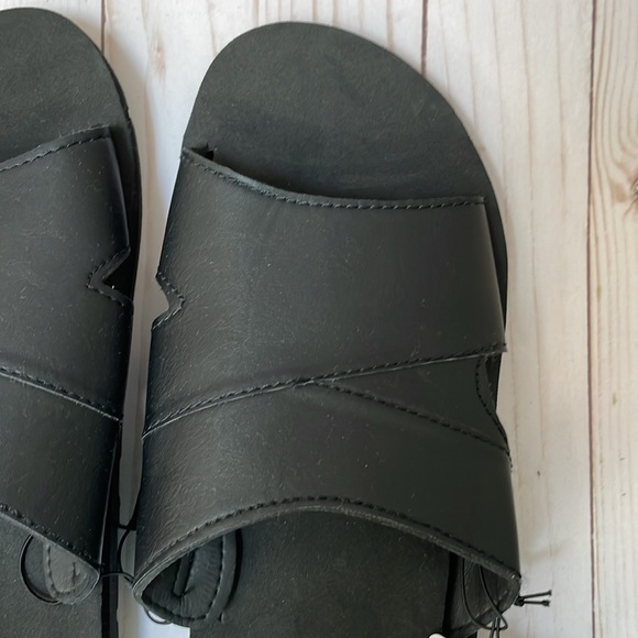 Men's Shoes - Picture 3 of 7